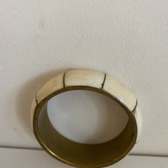 Vintage bone and brass bangle bracelet - Picture 6 of 8